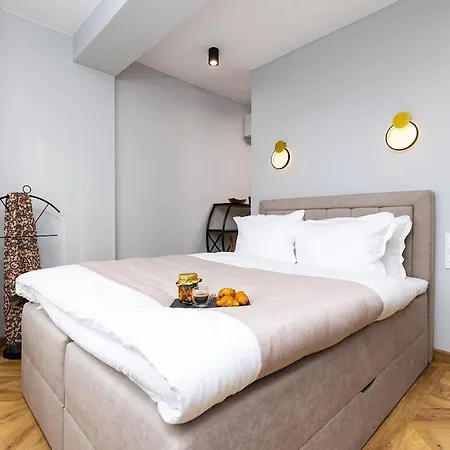 Happy People 2 Bd, By Flat Mаnager Apartament