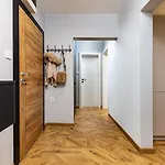 Happy People 2 Bd, By Flat Mаnager Apartment