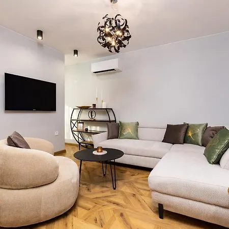 Happy People 2 Bd, By Flat Mаnager