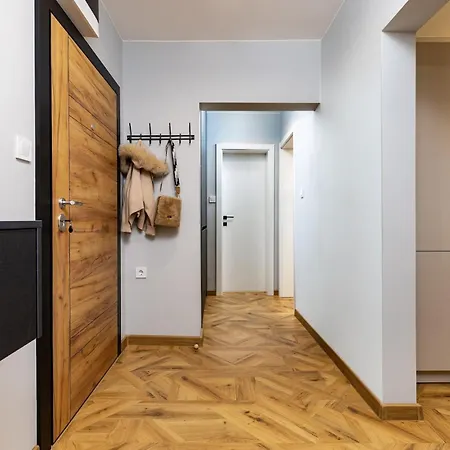 Happy People 2 Bd, By Flat Mаnager Apartment